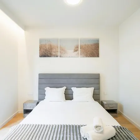 Modern With Balcony And Pool By Homing * Lisbon