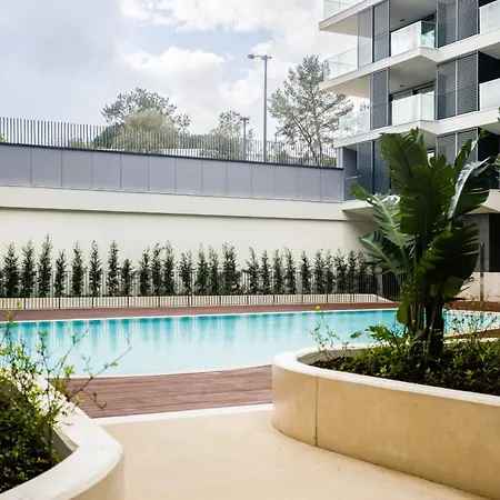 Modern With Balcony And Pool By Homing Lisbon