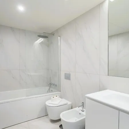 Modern With Balcony And Pool By Homing Apartment Lisbon