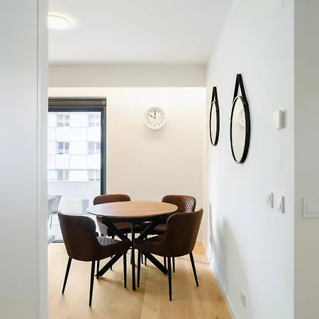 Modern With Balcony And Pool By Homing Apartment Lisbon