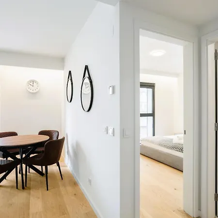 Modern With Balcony And Pool By Homing Apartment Lisbon