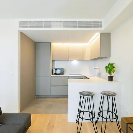 Modern With Balcony And Pool By Homing Apartment *