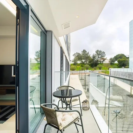 Modern With Balcony And Pool By Homing