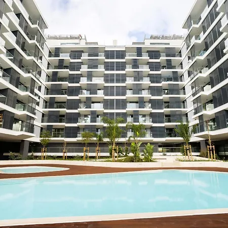 Modern With Balcony And Pool By Homing *