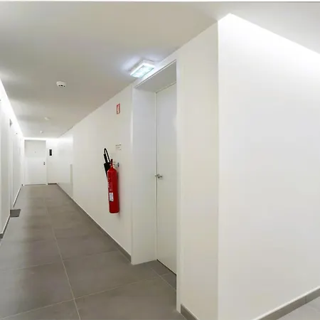 Modern With Balcony And Pool By Homing Apartmán