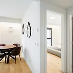Modern With Balcony And Pool By Homing Apartman Lisboa