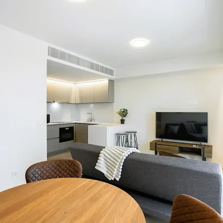 Lägenhet Modern With Balcony And Pool By Homing
