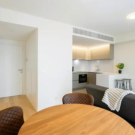 Modern With Balcony And Pool By Homing Lisboa