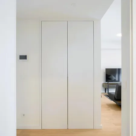 Modern With Balcony And Pool By Homing Lisboa