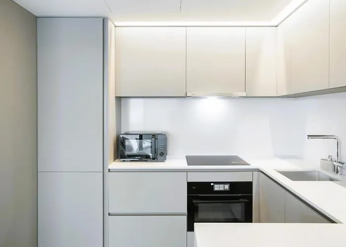 Modern With Balcony And Pool By Homing Lägenhet Lisboa
