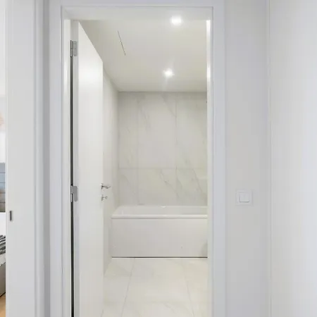 Modern With Balcony And Pool By Homing
