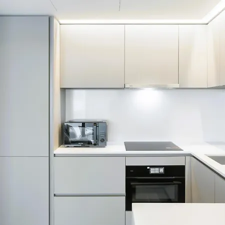 Modern With Balcony And Pool By Homing Lejlighed Lisboa