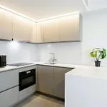 Daire Modern With Balcony And Pool By Homing *